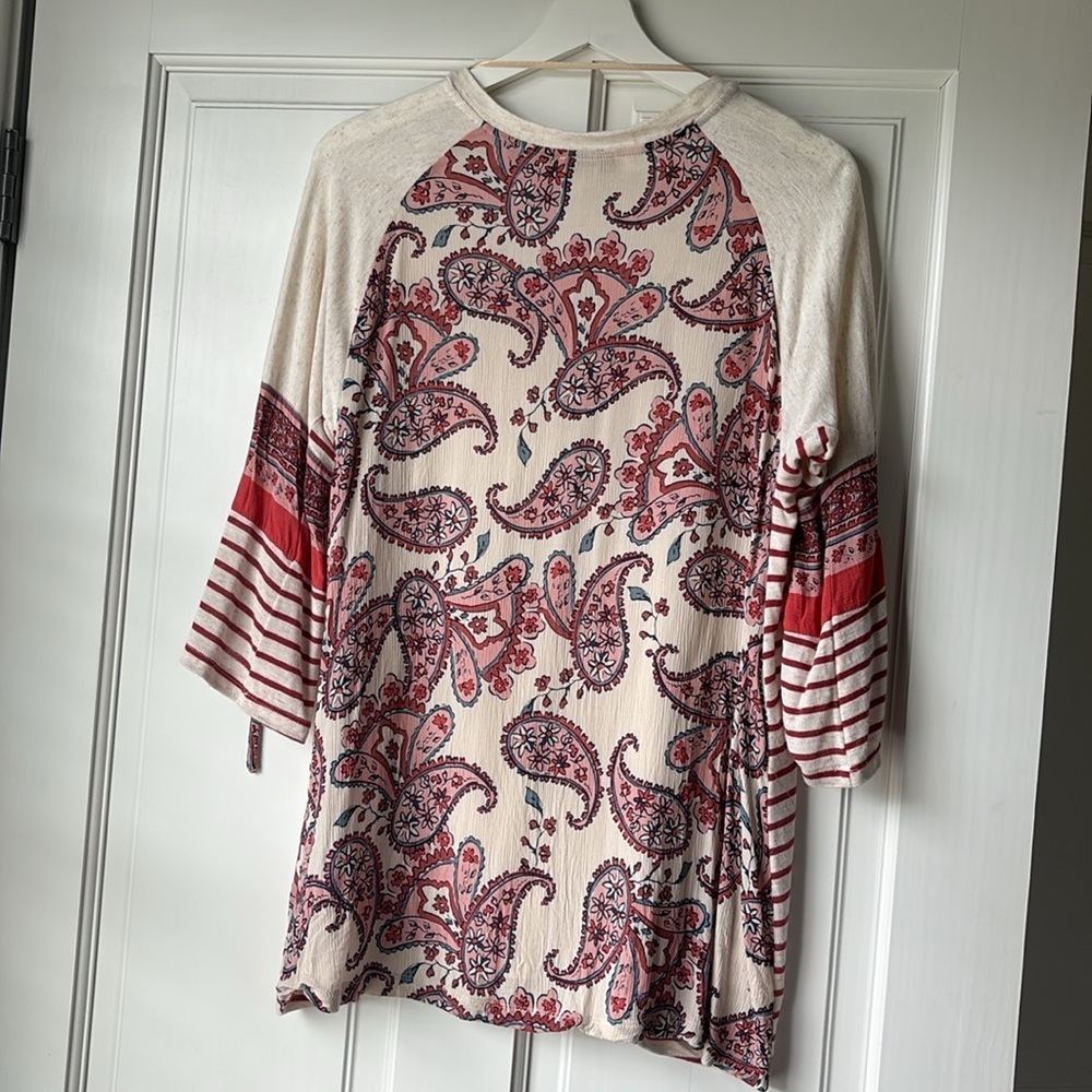 Democracy Cream and Red Paisley Patterned Blouse medium - Picture 5 of 5